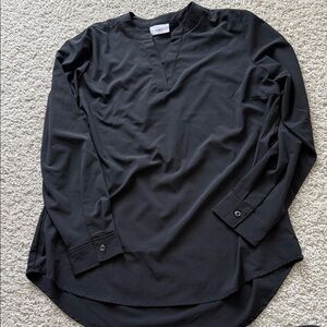 REI Women's Black Long-Sleeve Split V Button-Detail Shirt